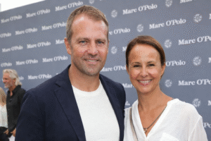 Hansi Flick Partnerin – Wer ist die Frau an seiner Seite?